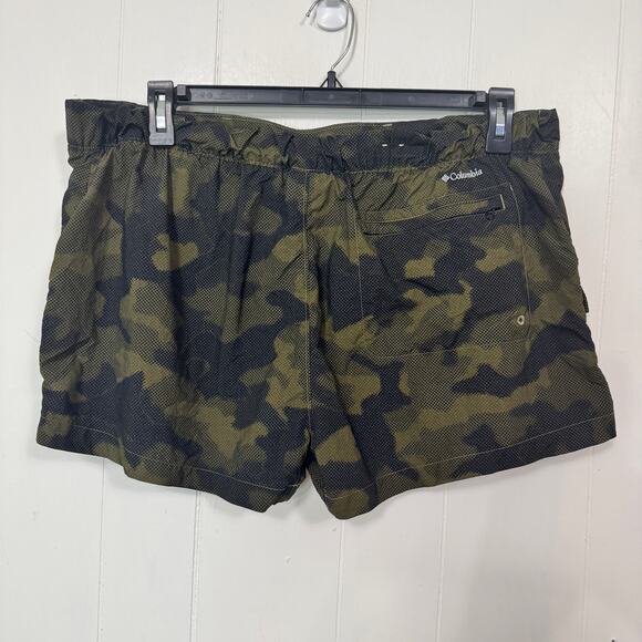 Columbia Womens Activewear Shorts Size XL Green Camouflage Built In Belt Outdoor - Picture 2 of 7